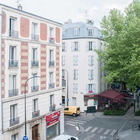 Spacious And Bright Apt Located In Clichy! Apartamento