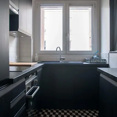 Spacious And Bright Apt Located In Clichy!